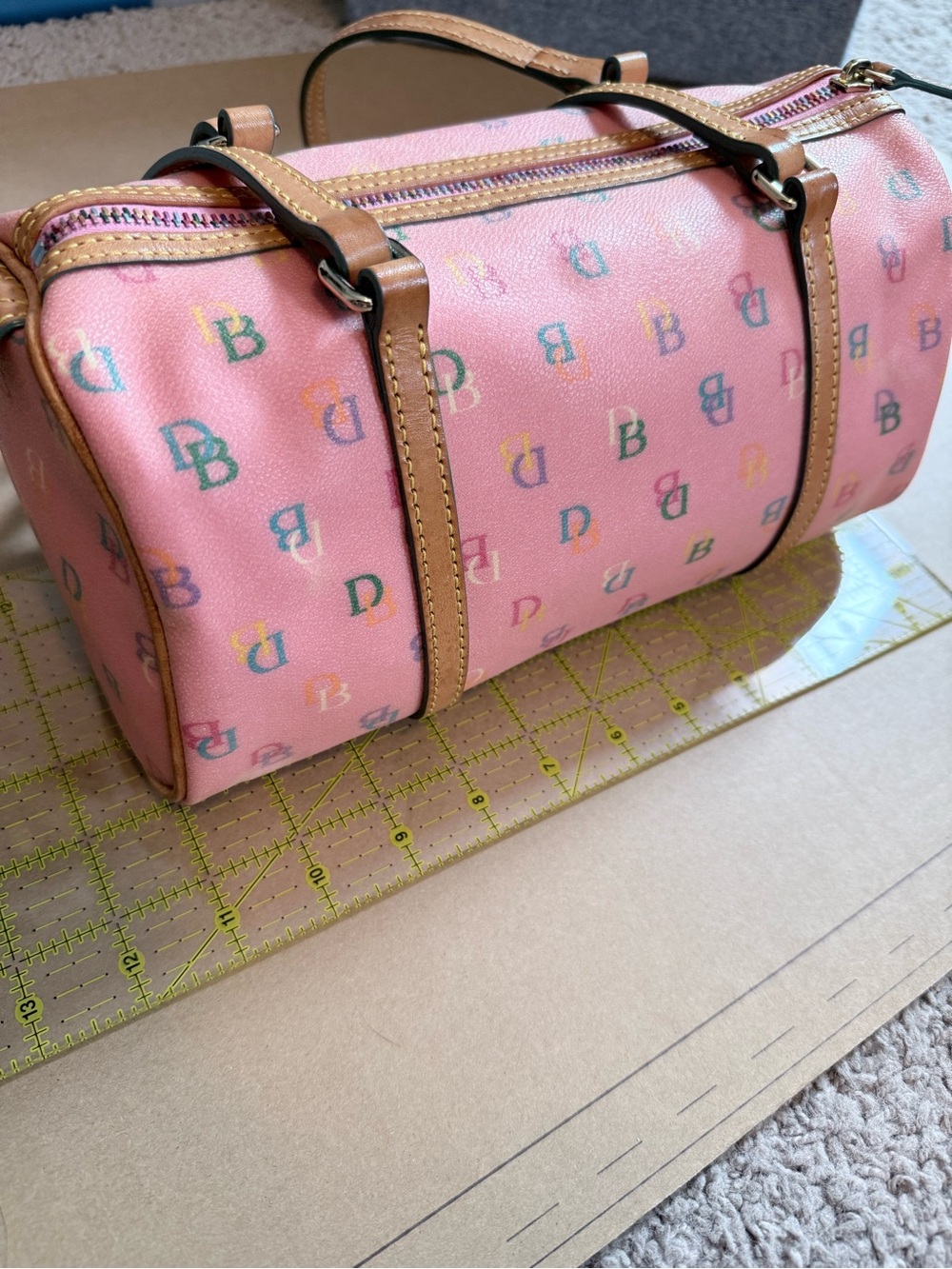Y2K Dooney & Bourke Vintage Pink Barrel Bag with Heart Charm - Picture 10 of 11
